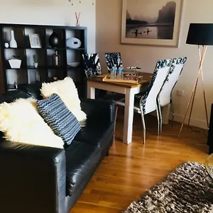 https://moon-light-apartments.cardiffhotelswales.com