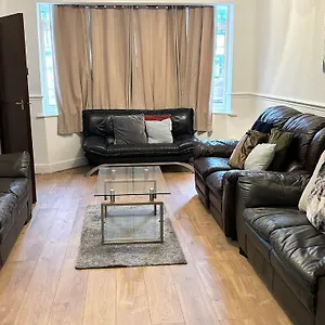 London Luxury 5 Bedroom House 2 Min Walk To The Tube Station Dagenham